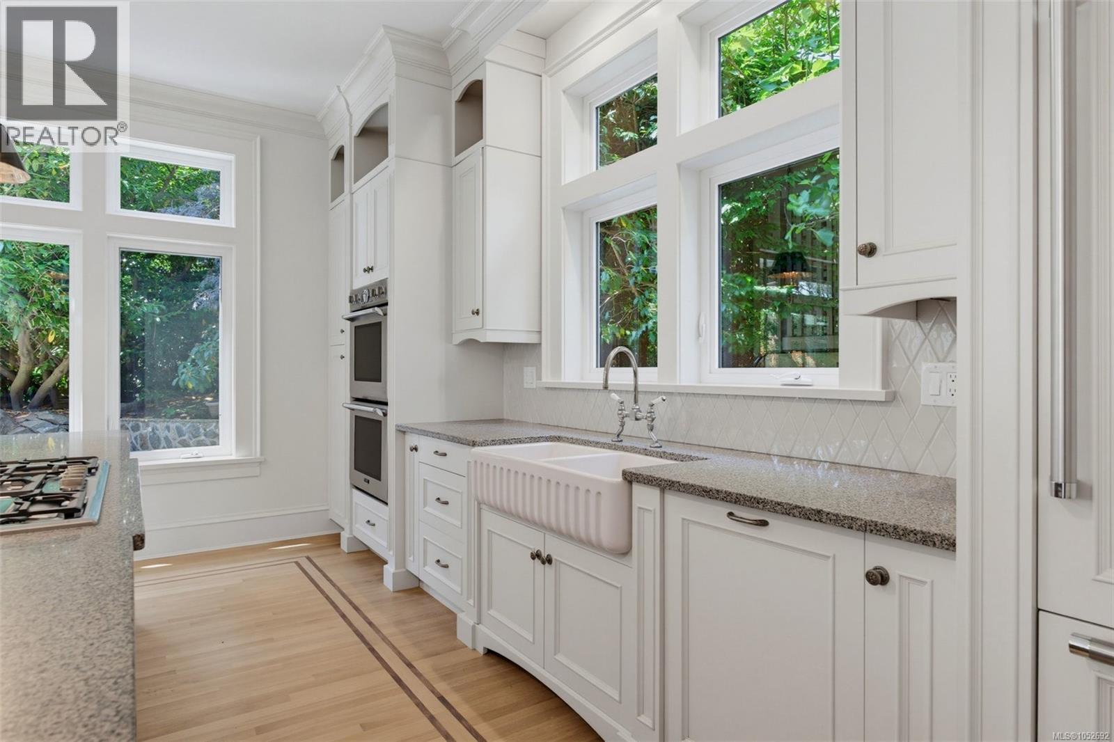  1568 Montgomery Avenue, Victoria