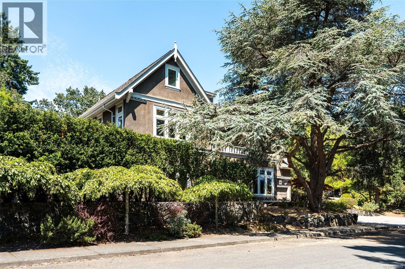 1568 Montgomery Ave - 55