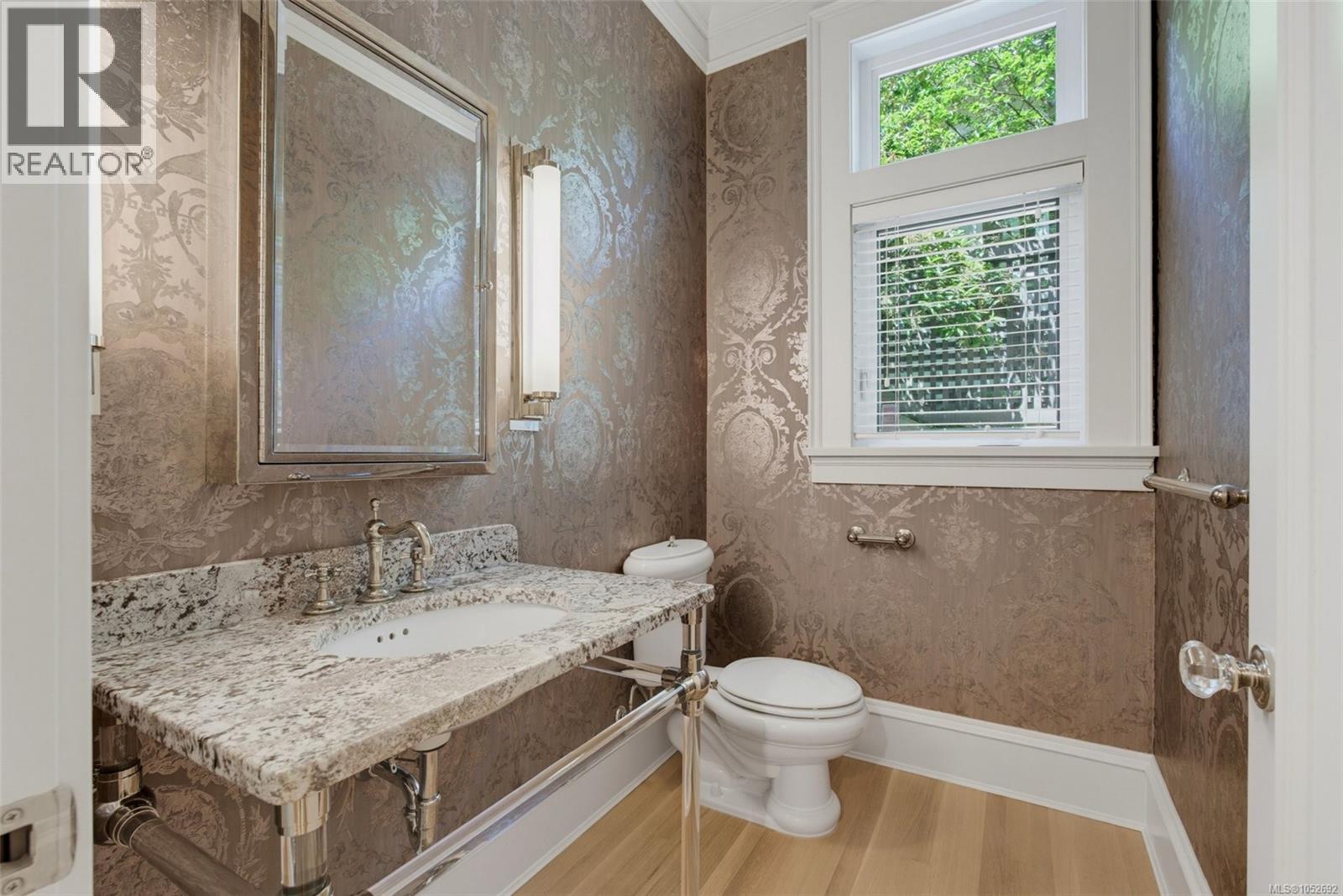 1568 Montgomery Ave - 28
