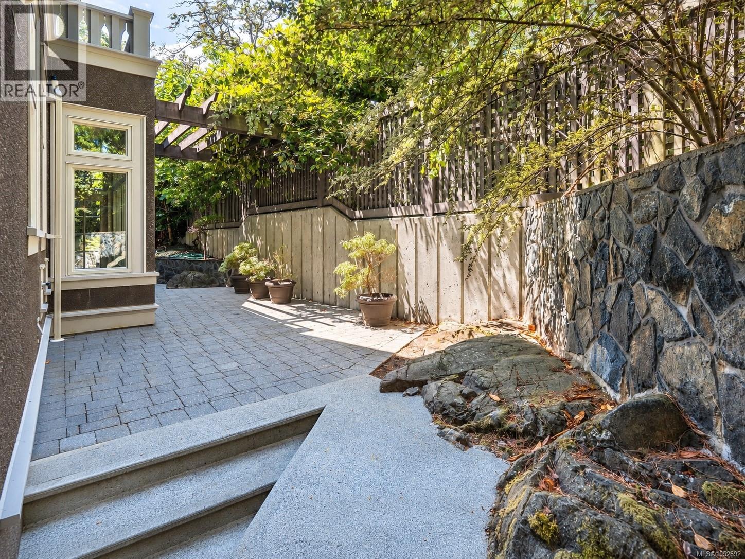  1568 Montgomery Avenue, Victoria
