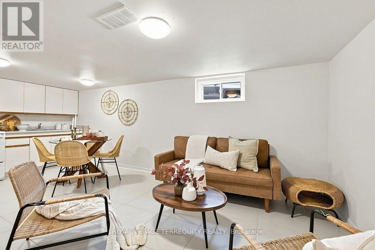 172 Central Park Boulevard South, Oshawa, ON