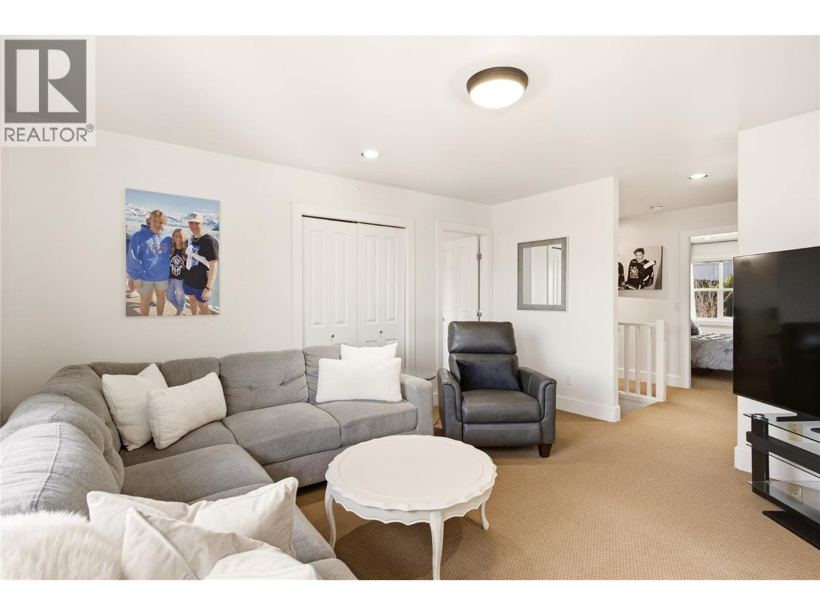 1030 Skeena Drive - 31
