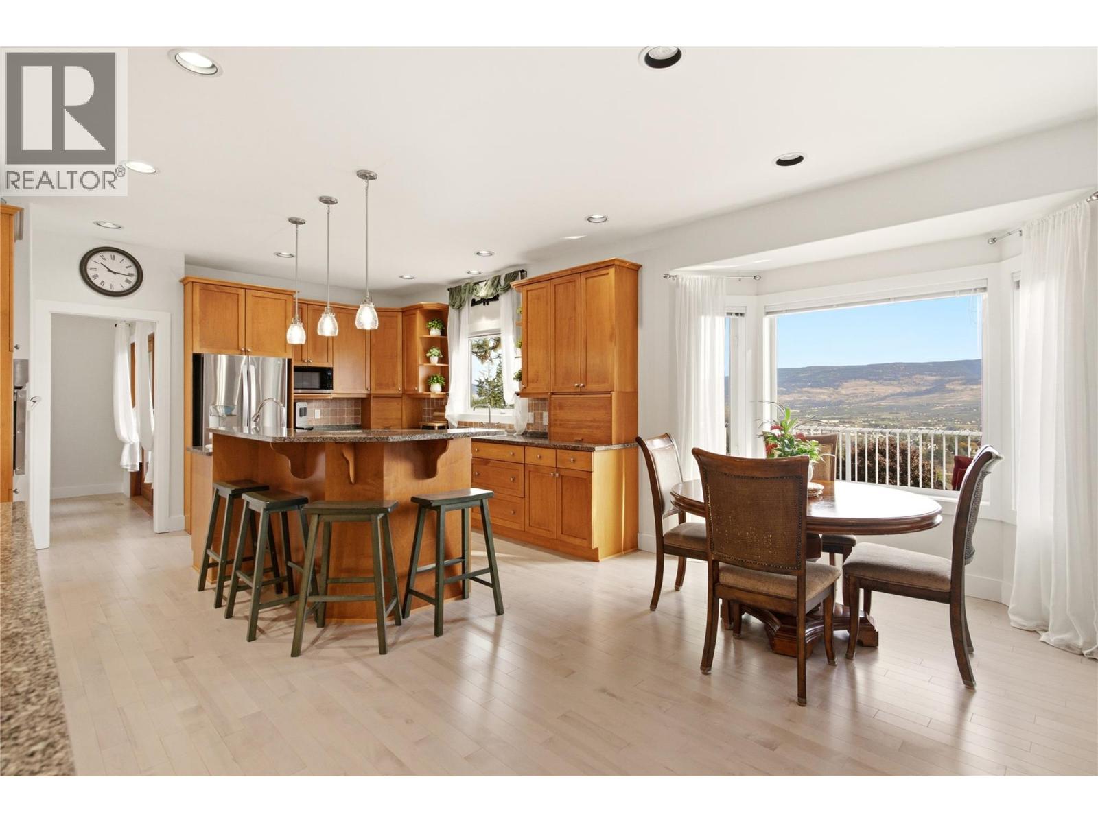 1030 Skeena Drive - 15