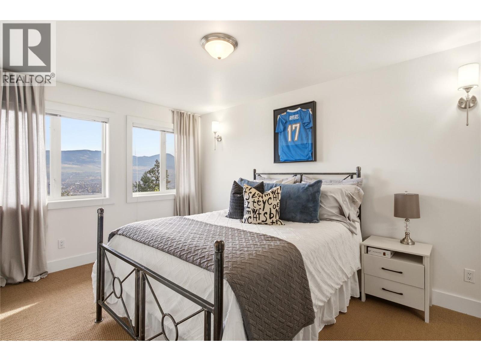 1030 Skeena Drive - 32