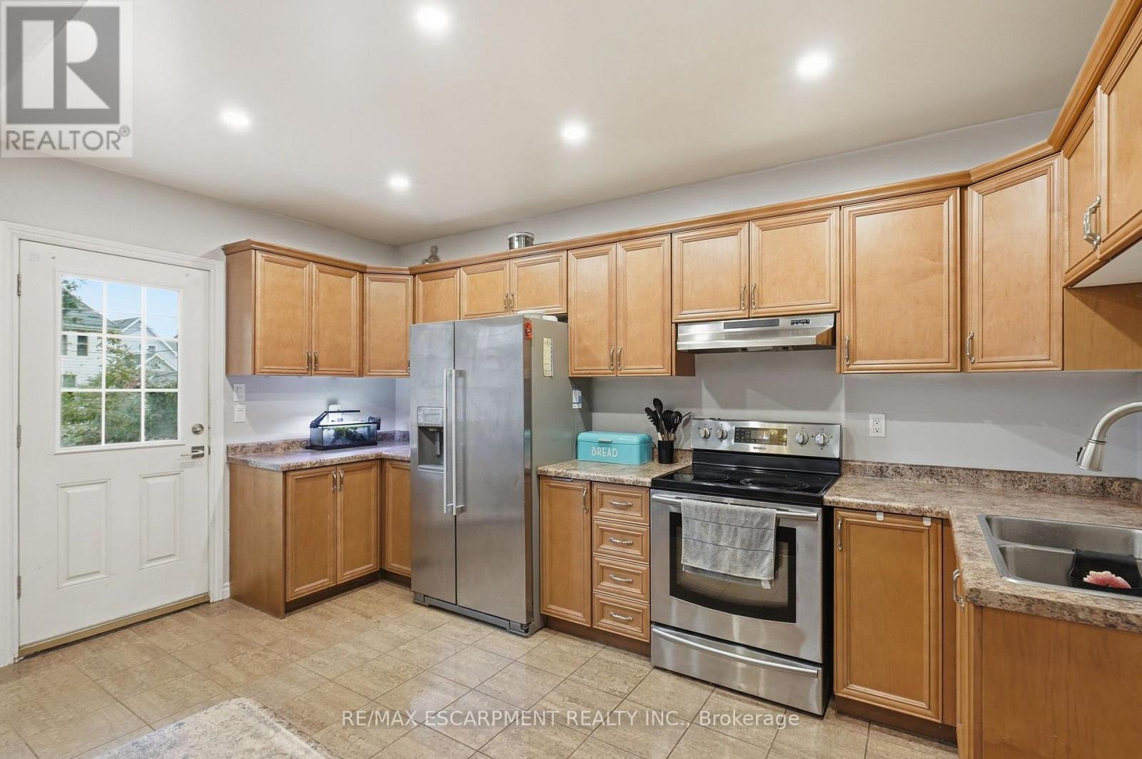 32 Oak Avenue, Hamilton, ON photo 17