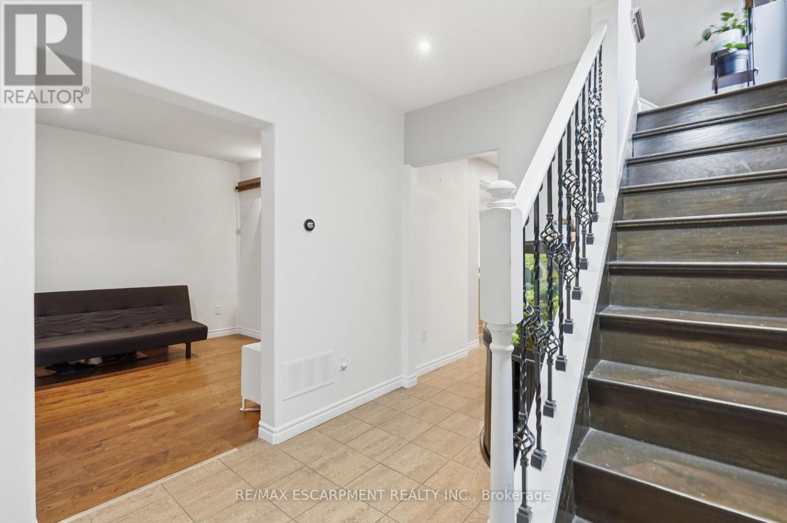 32 Oak Avenue, Hamilton, ON photo 6