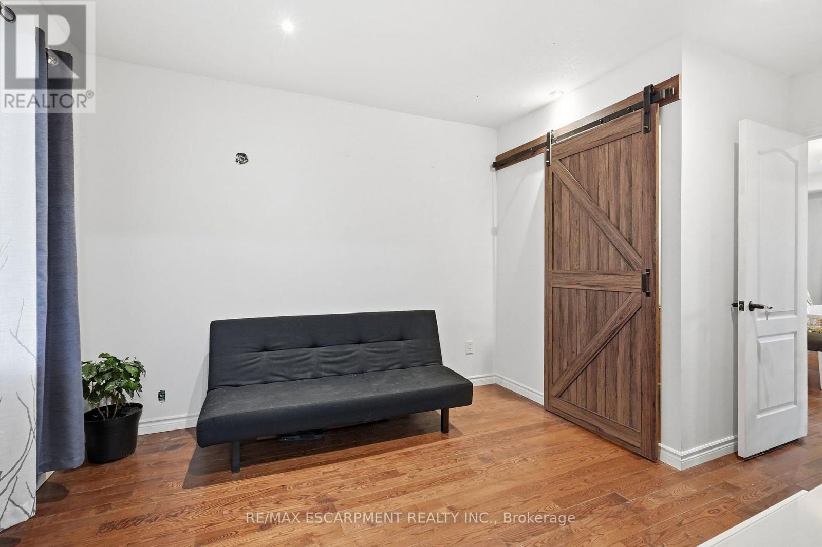 32 Oak Avenue, Hamilton, ON photo 7