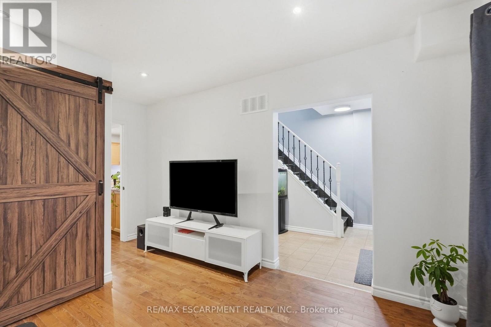 32 Oak Avenue, Hamilton, ON photo 8