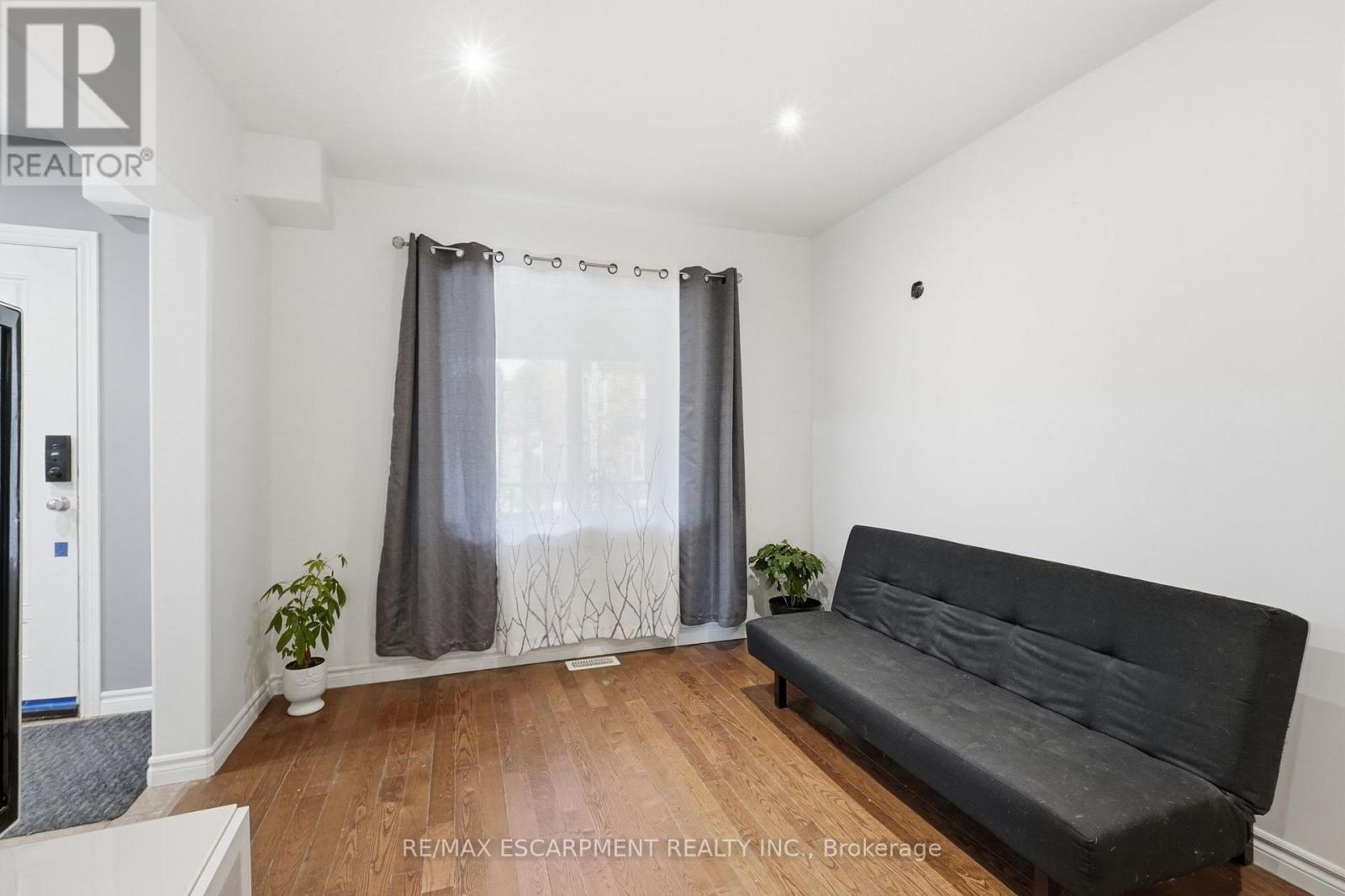 32 Oak Avenue, Hamilton, ON photo 9