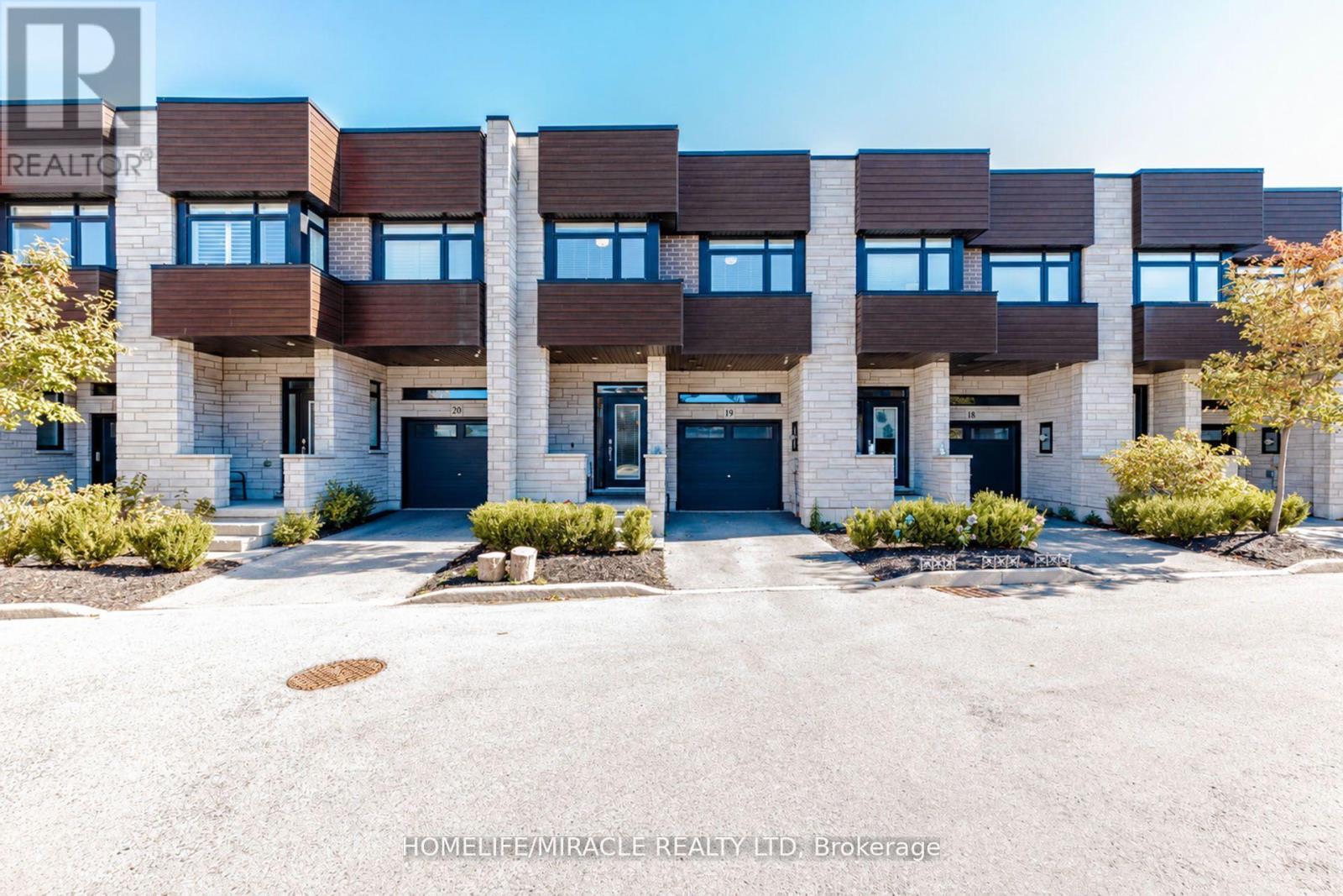 19- 35 Midhurst Heights, Hamilton, ON