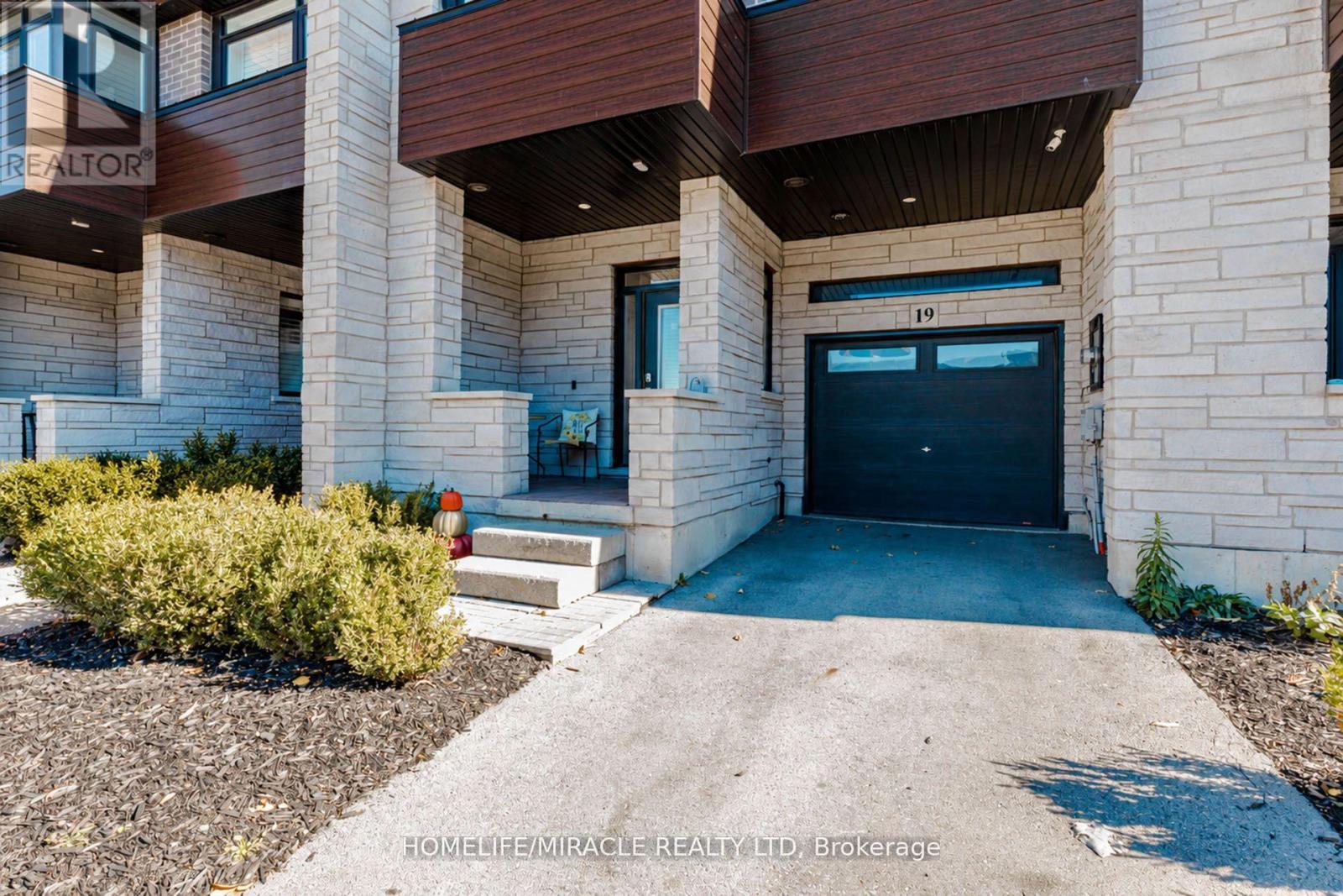 19- 35 Midhurst Heights, Hamilton, ON photo 2