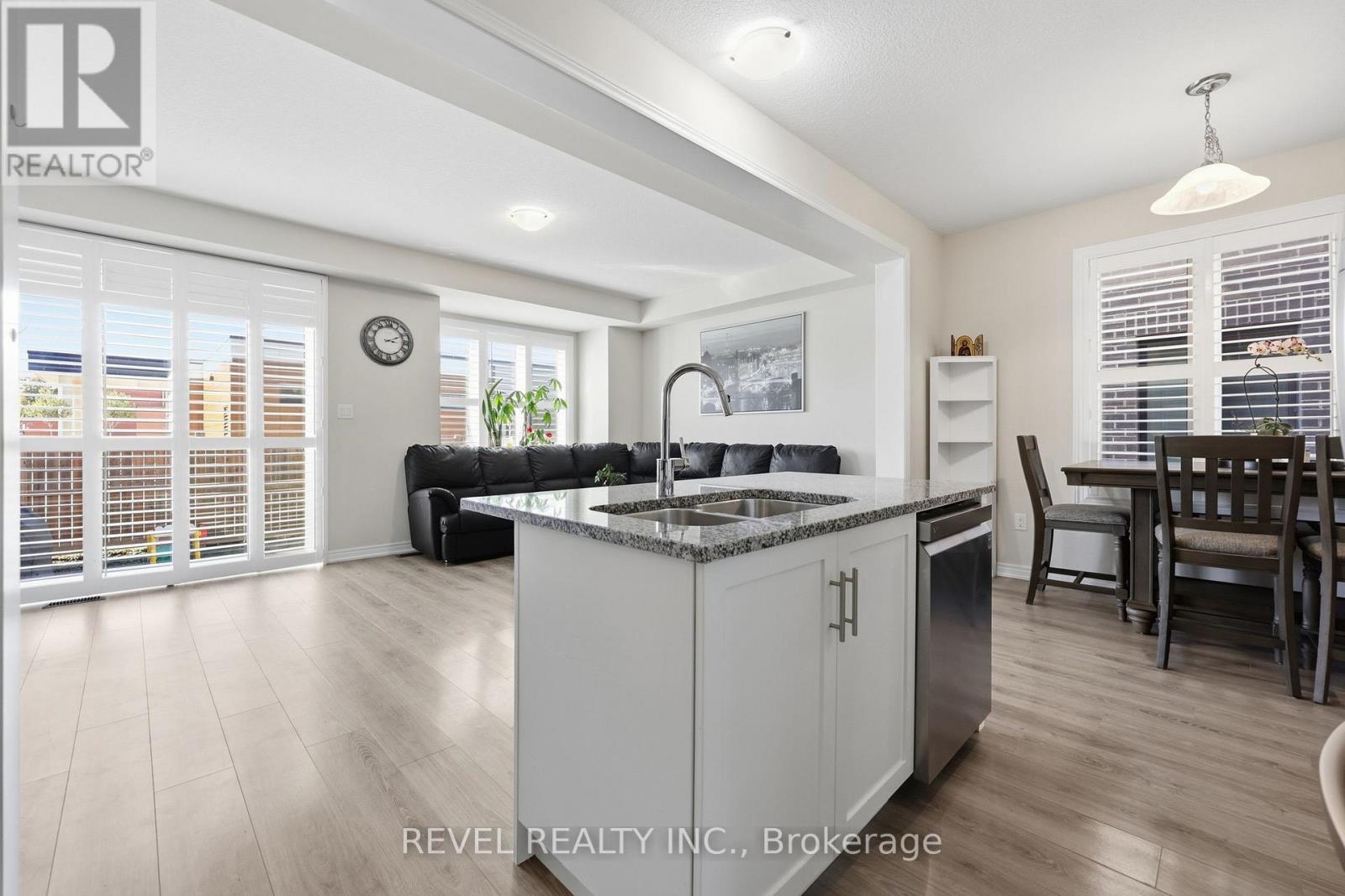 19 HIBISCUS LANE - 12