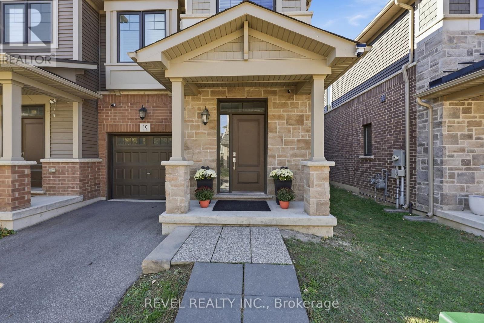 19 HIBISCUS Lane, Hamilton, ON photo 2