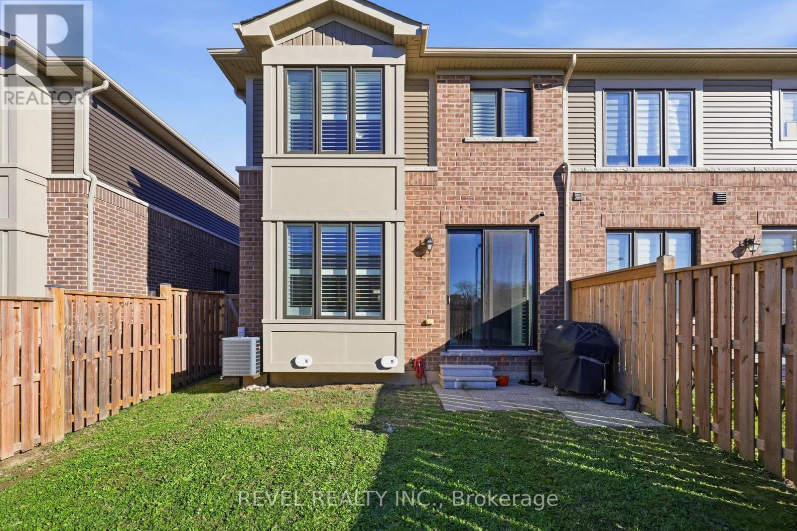 19 HIBISCUS LANE - 34