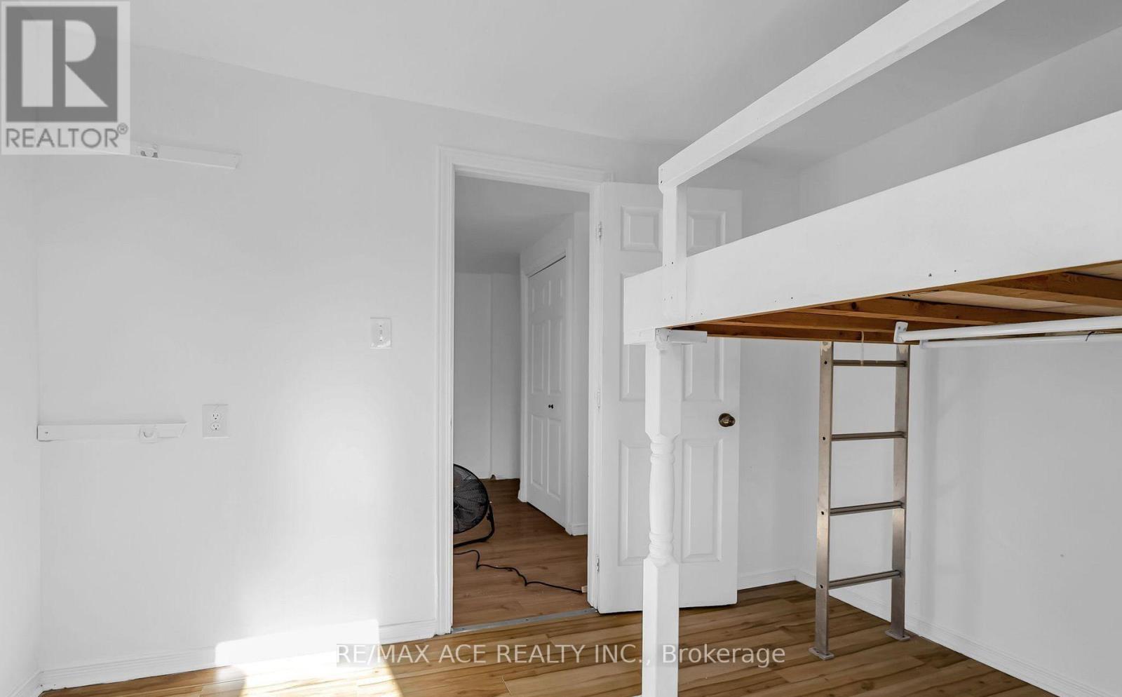 1606 PITT STREET - 12