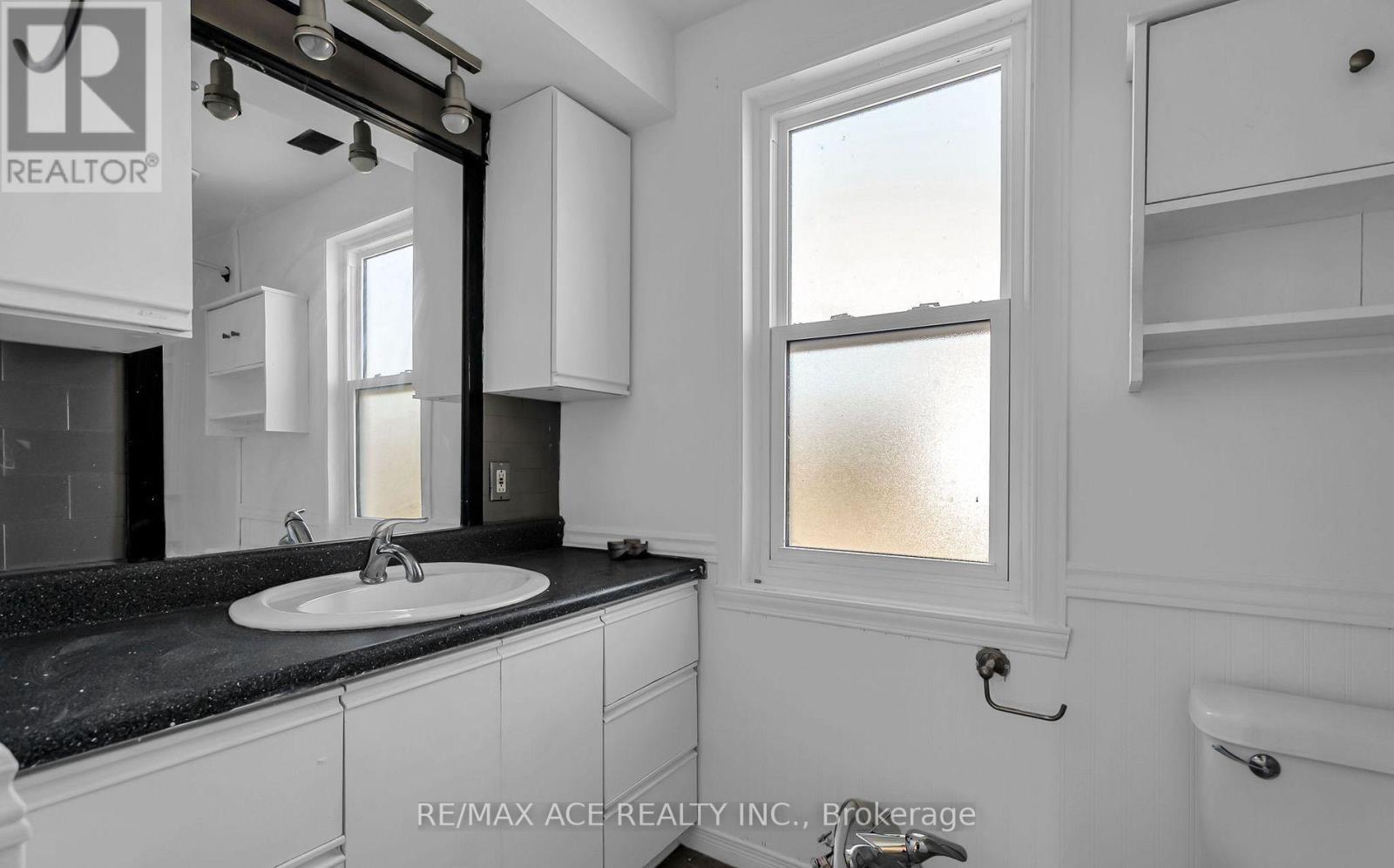 1606 PITT STREET - 16