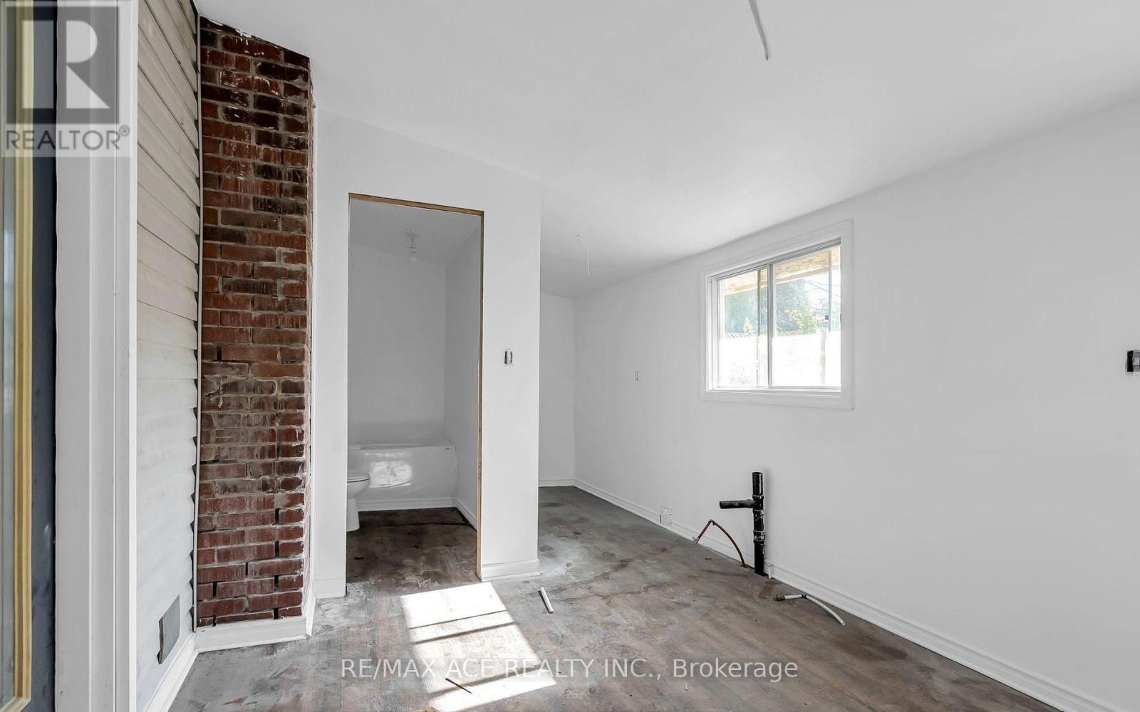 1606 PITT STREET - 18