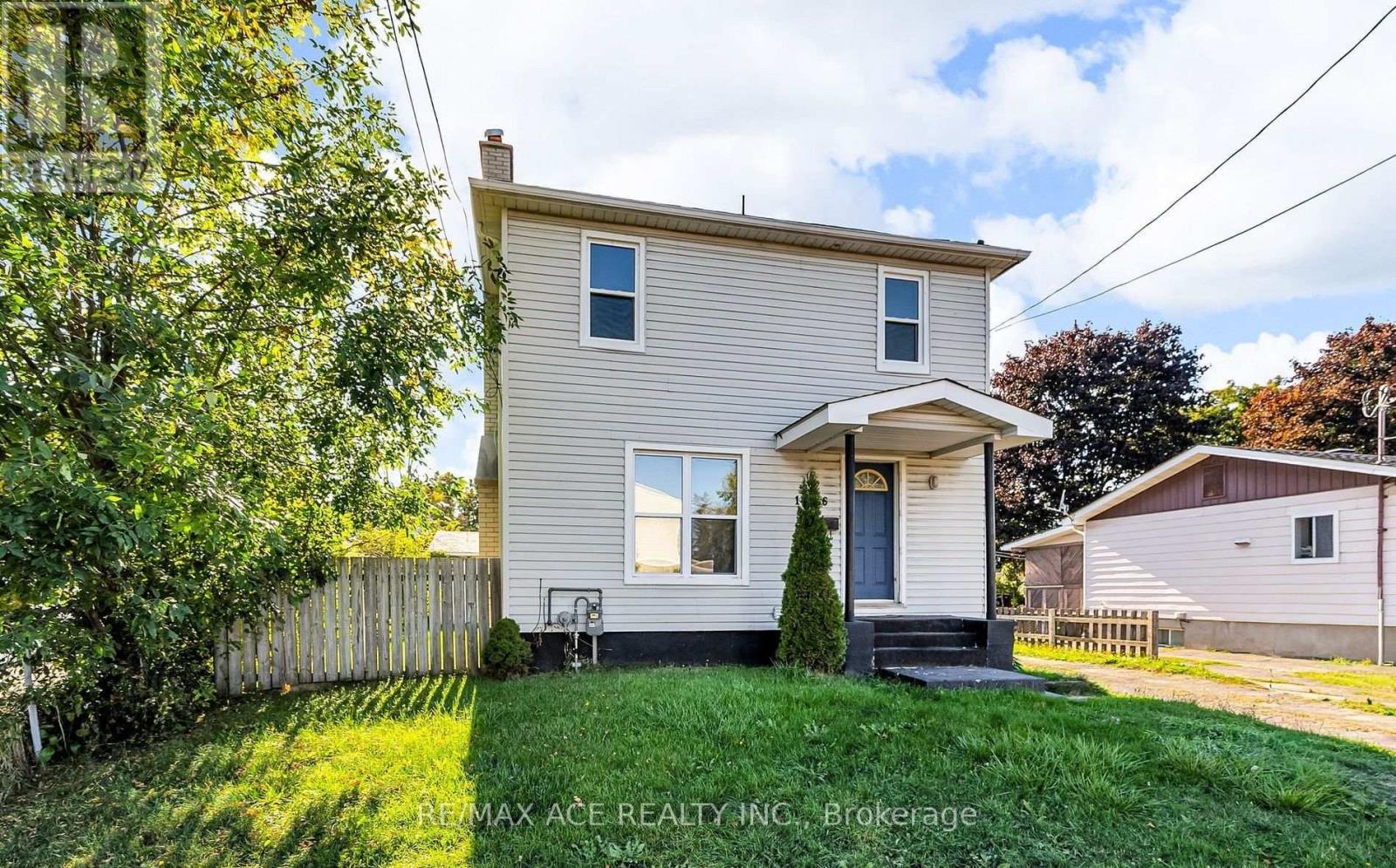1606 PITT STREET - 2