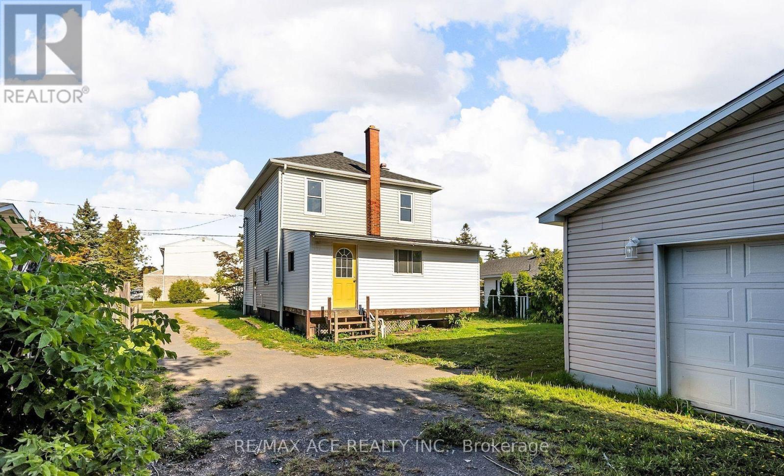 1606 PITT STREET - 24