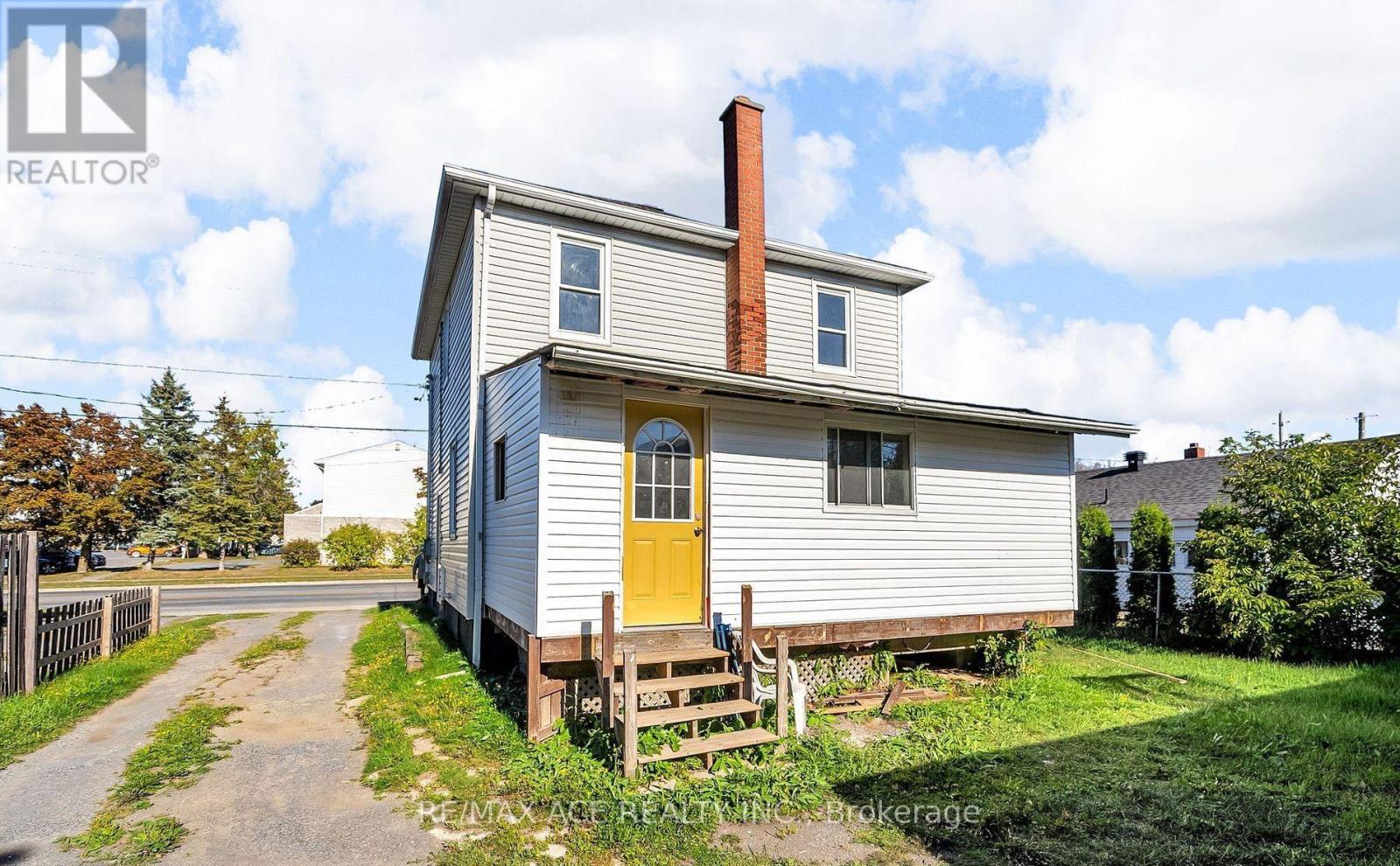 1606 PITT STREET - 28