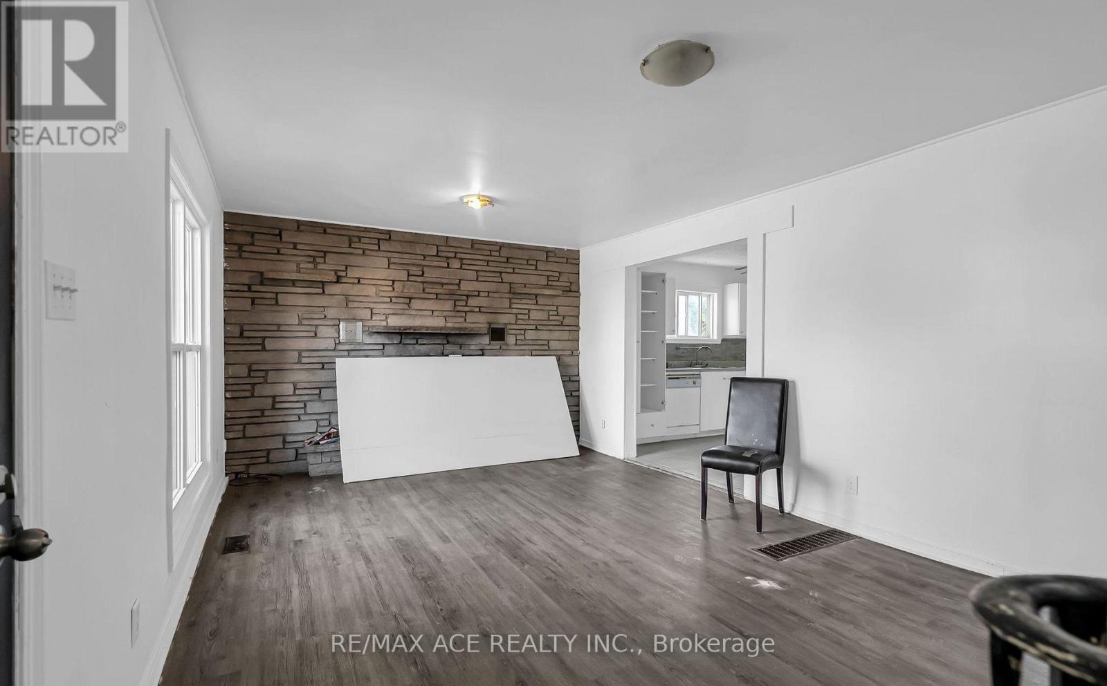 1606 PITT STREET - 6