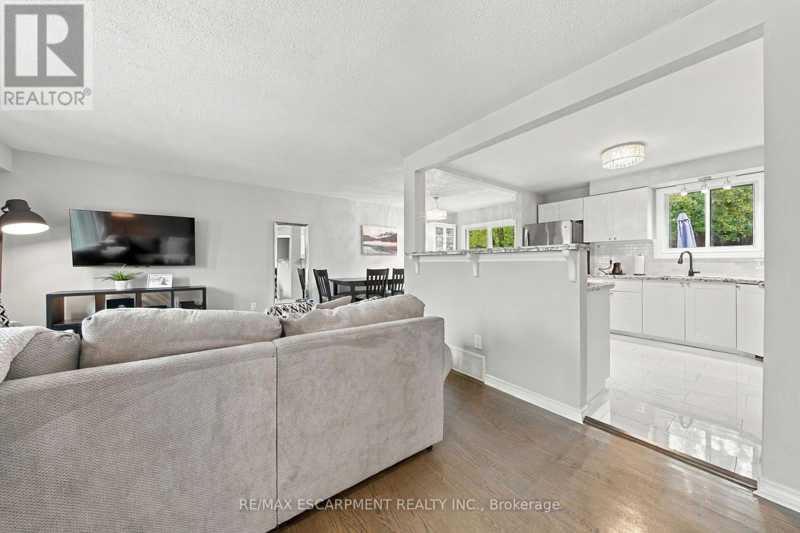429 Limeridge Road West, Hamilton, ON photo 5