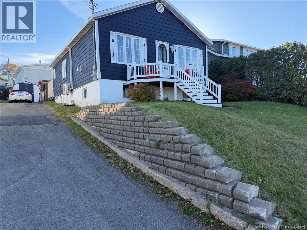 390 Victoria Street photo 2