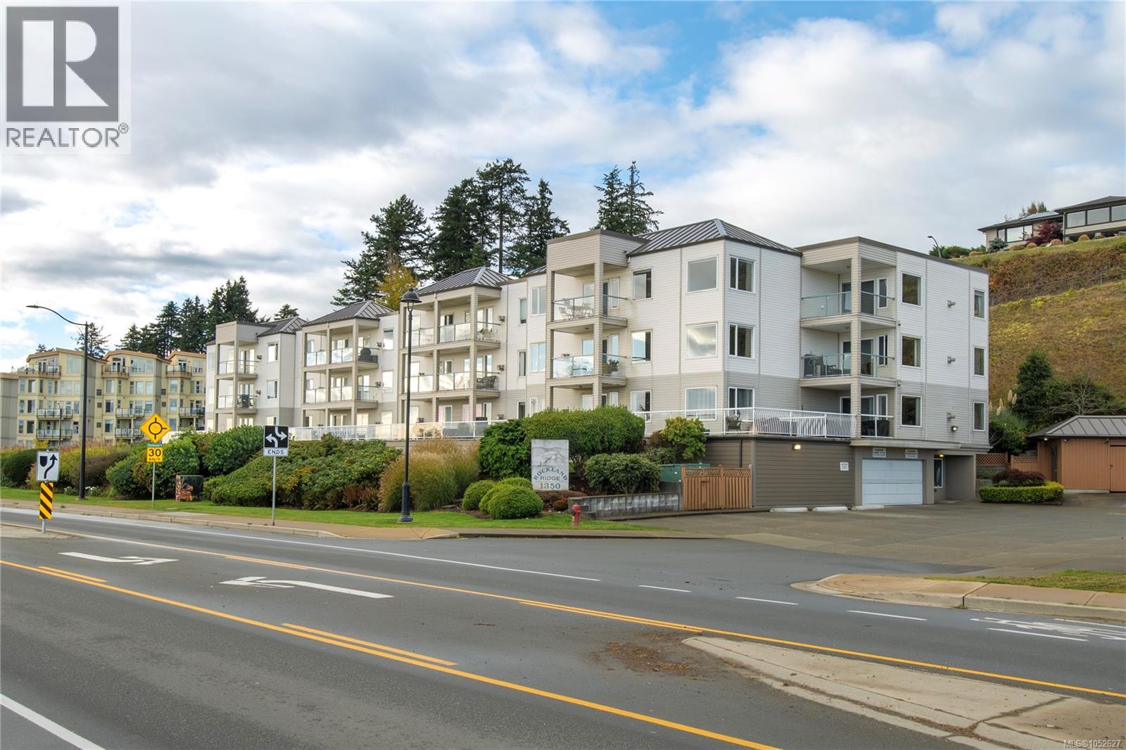 #207 1350 Island Hwy S - 1