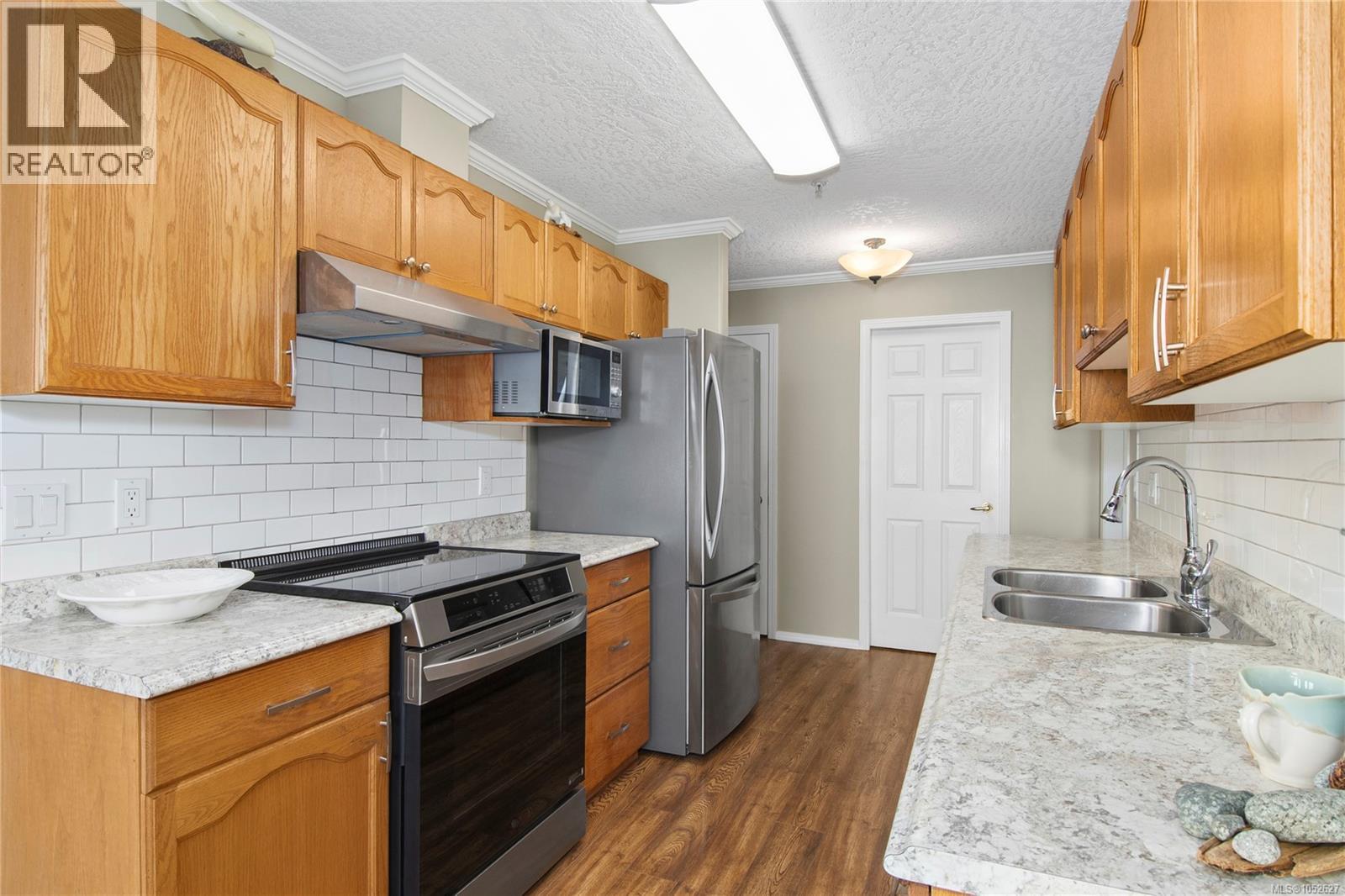#207 1350 Island Hwy S - 14