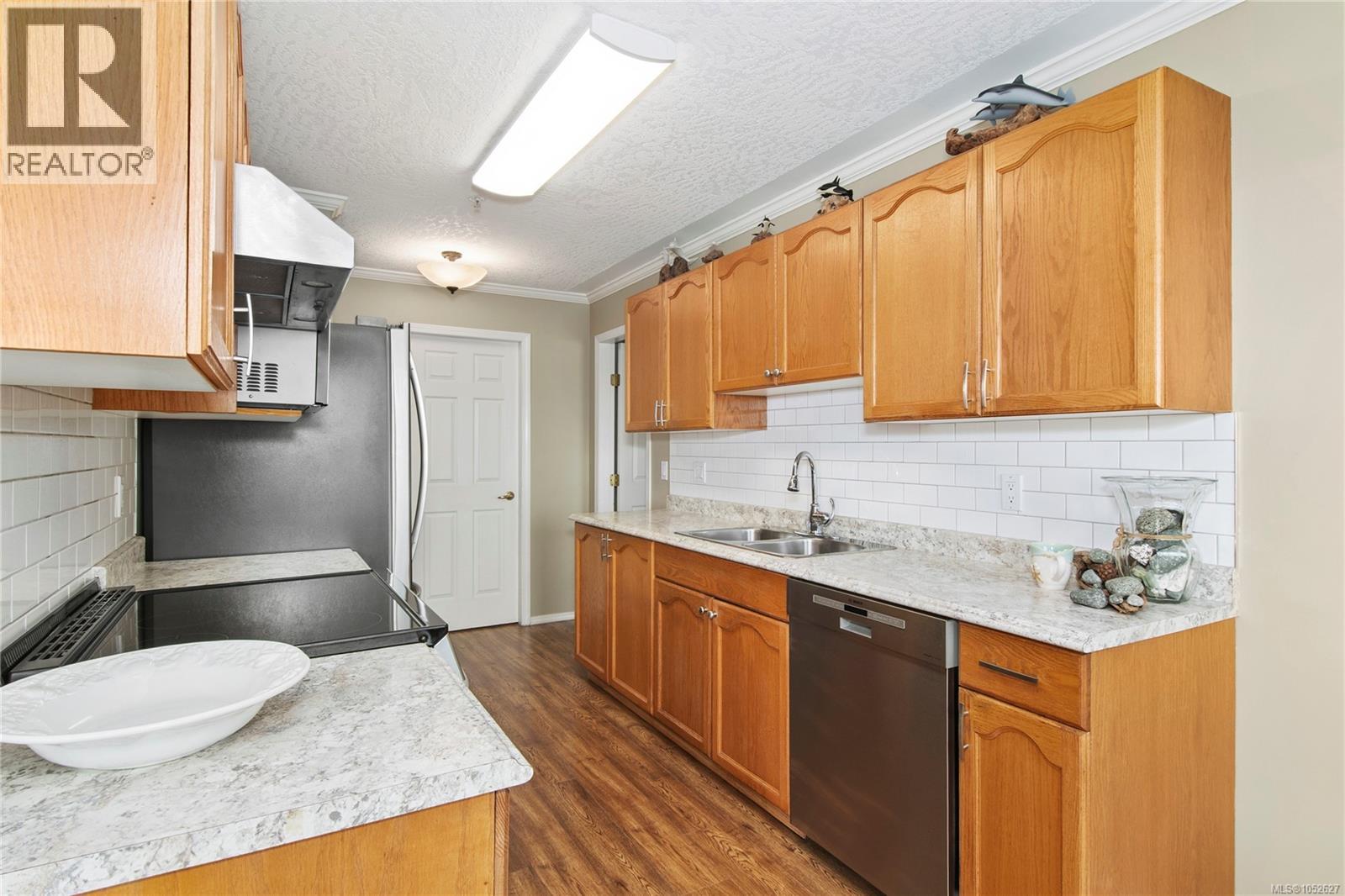 #207 1350 Island Hwy S - 15