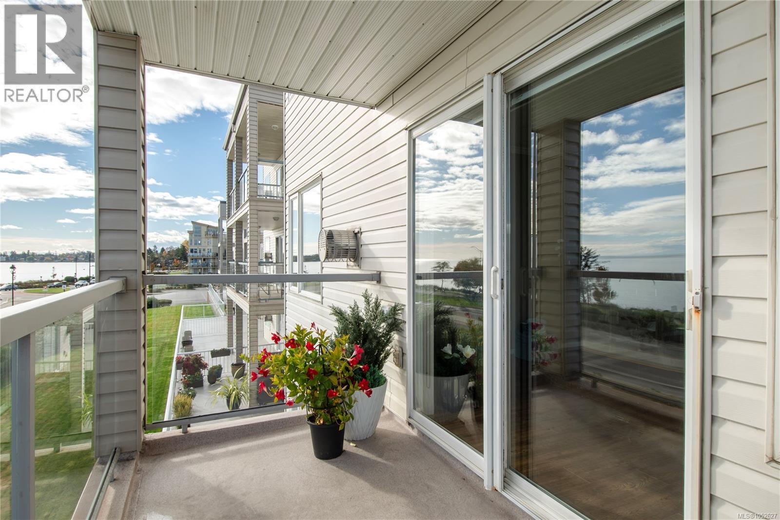 #207 1350 Island Hwy S - 22