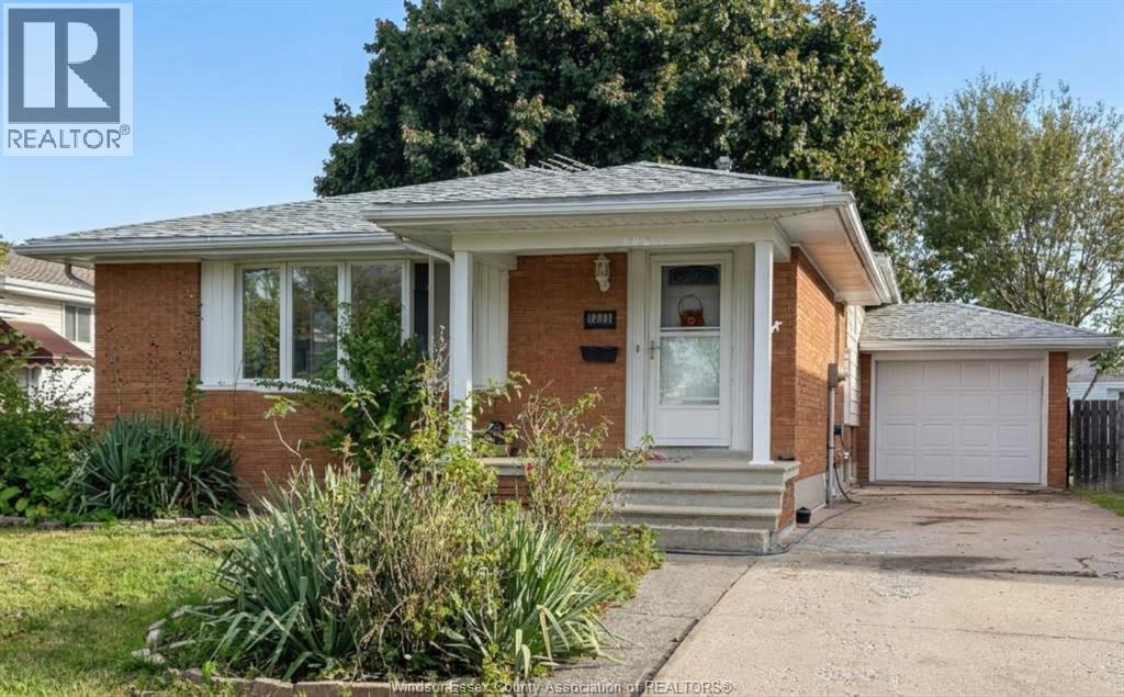 2938 RUSHTON DRIVE, Windsor