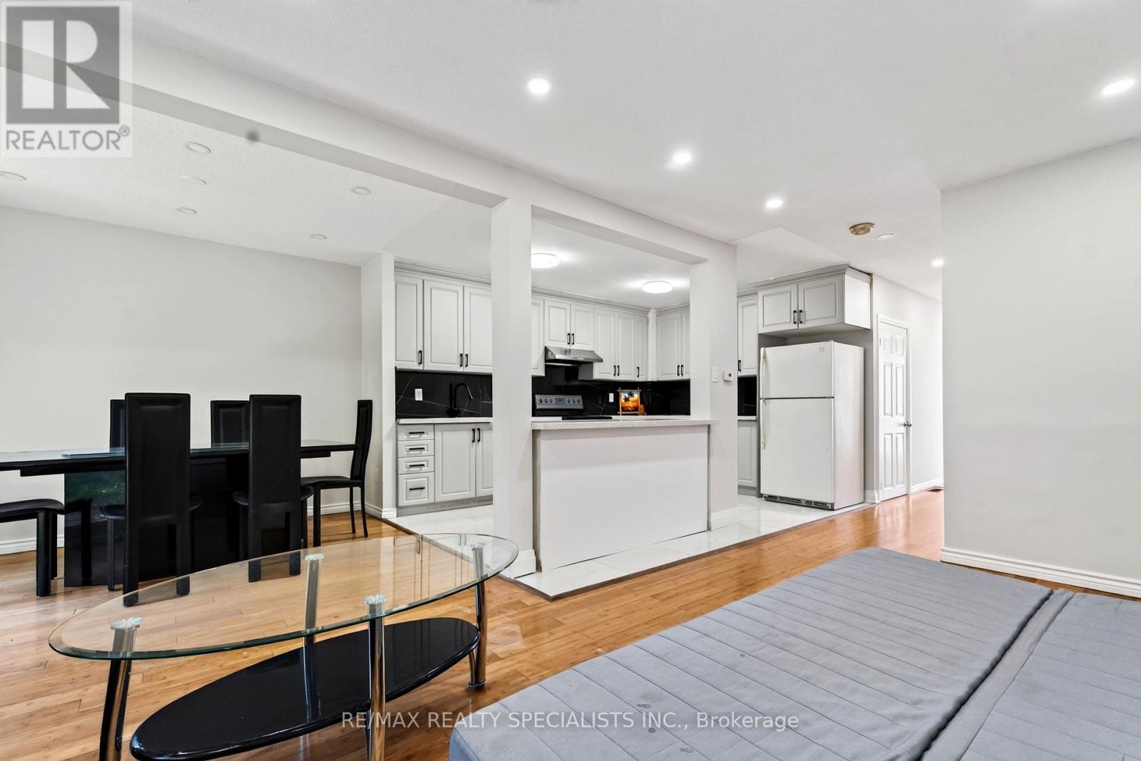 4134 CLEVEDON DRIVE - 12