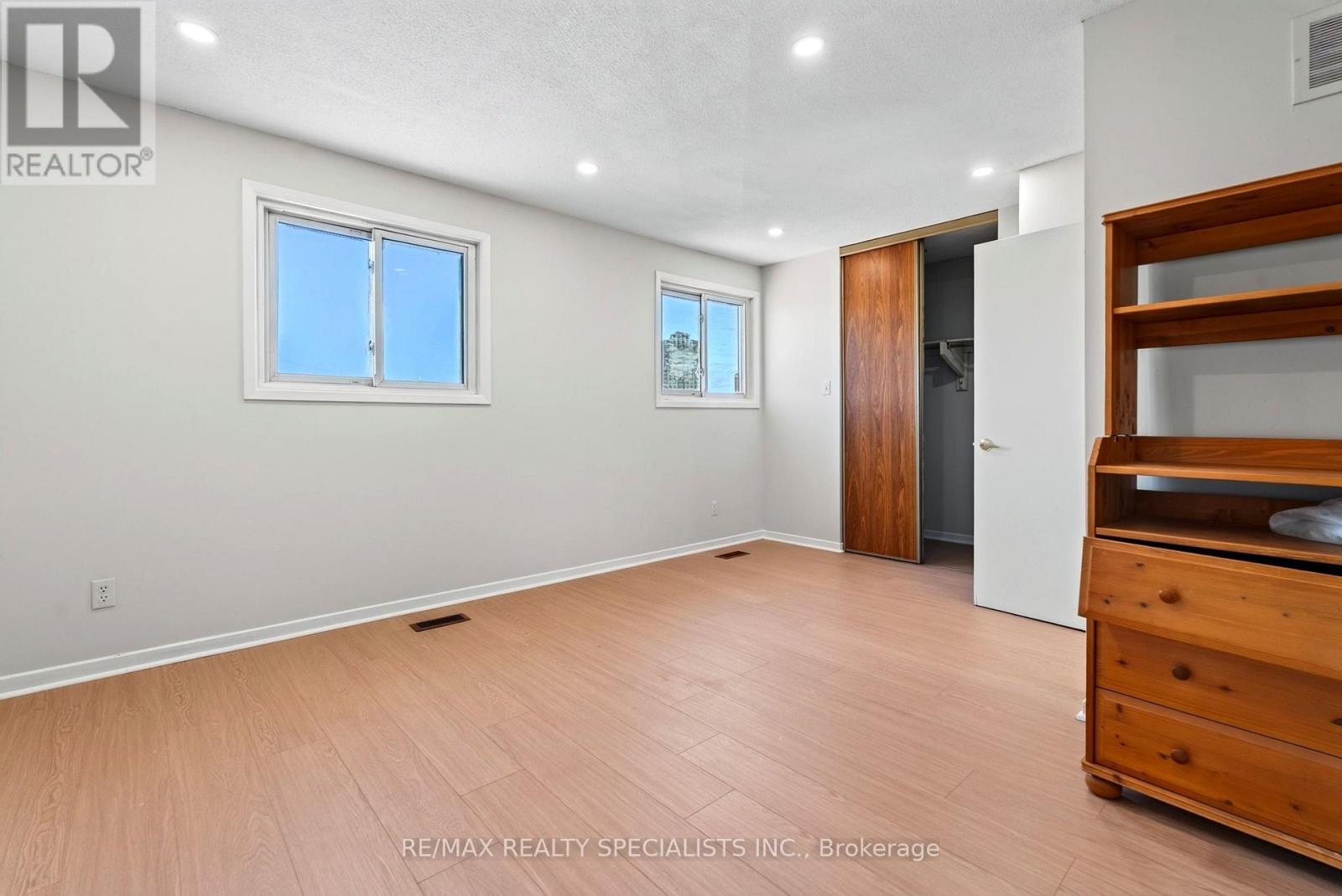 4134 CLEVEDON DRIVE - 32