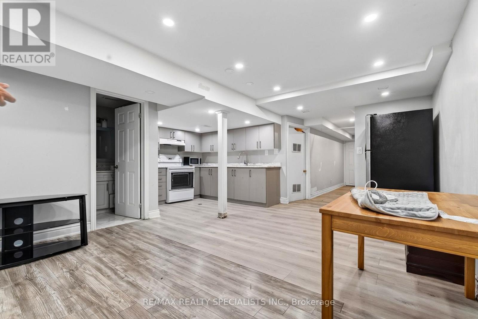 4134 CLEVEDON DRIVE - 36