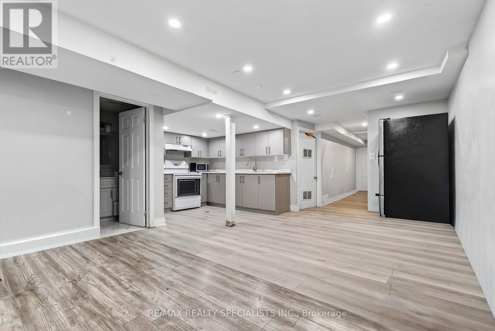 4134 CLEVEDON DRIVE - 34