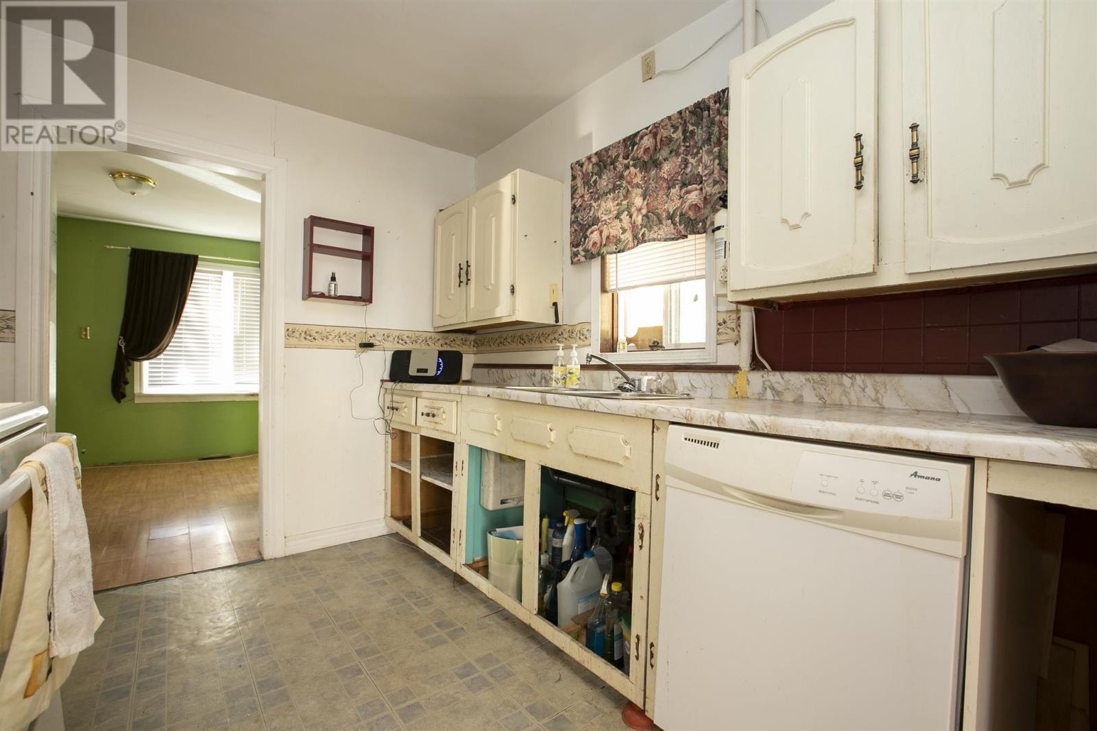 196 Elmwood AVE - 13