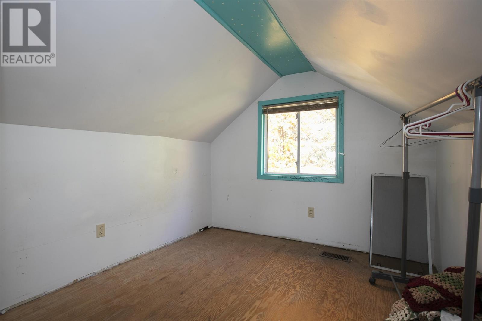 196 Elmwood AVE - 22