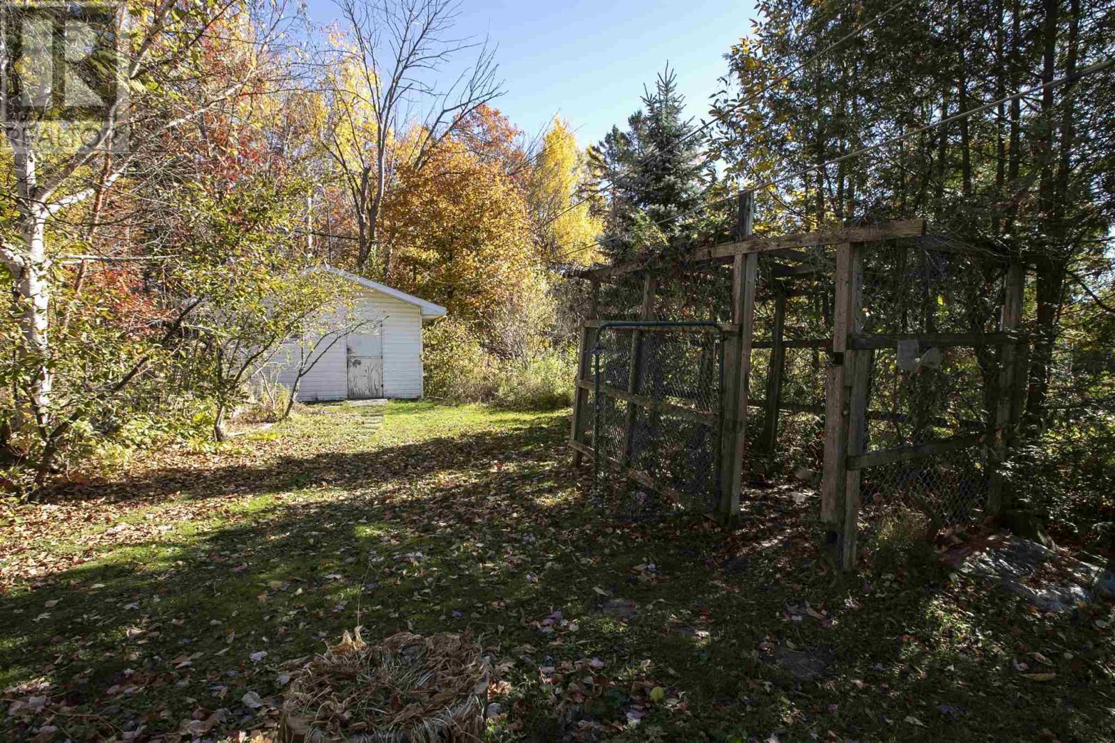 196 Elmwood AVE - 32