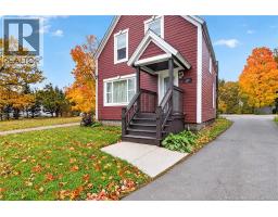 121 Elmwood Drive, photo 2