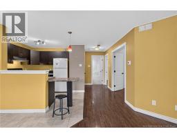 121 Elmwood Drive, photo 5