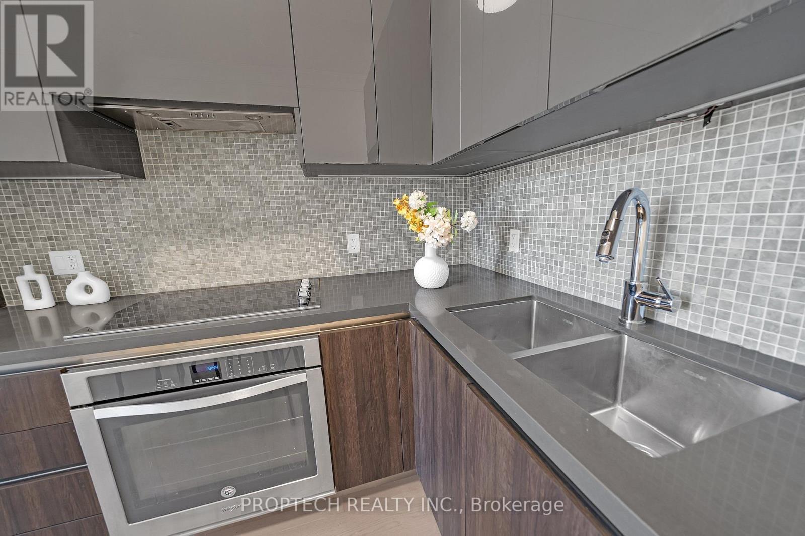 120- 25 Water Walk Drive, Markham, ON photo 9