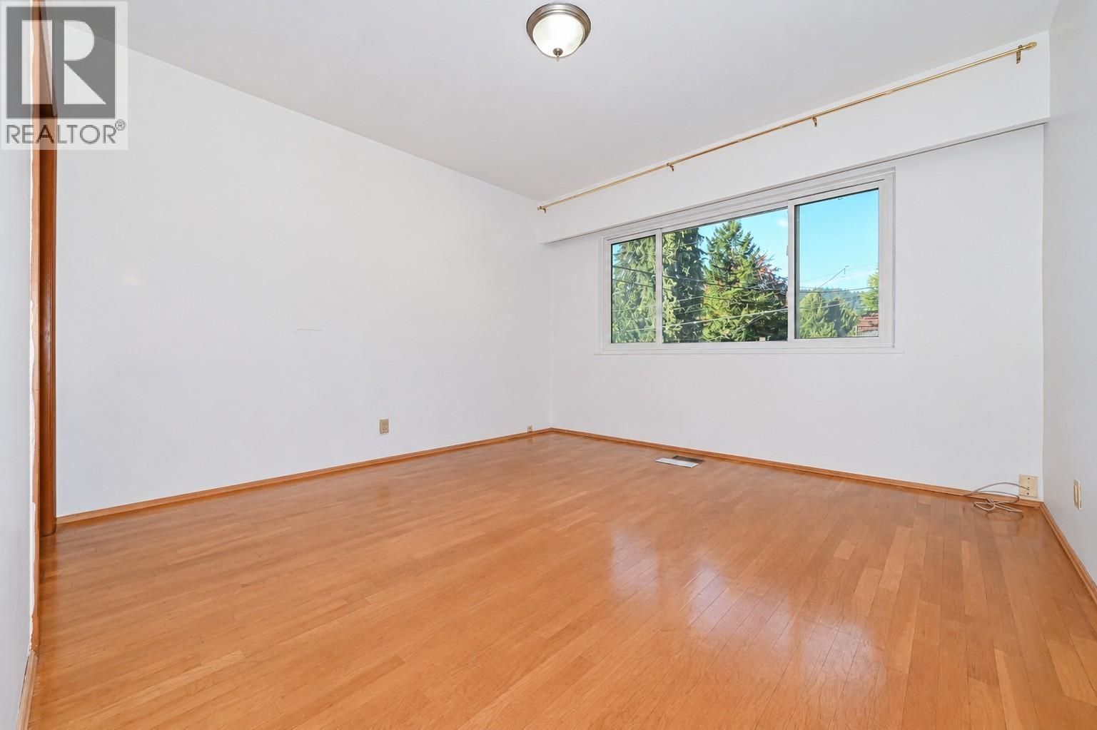 5 Bed, 2 Bath House for Sale in Burnaby – 9645 DAVID DRIVE, Burnaby – MLS# R3177008 - Image 11
