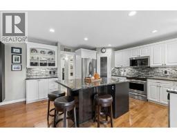 4pc Bathroom - 278 Douglasdale Point Se, Calgary, AB T2Z3A2 Photo 7
