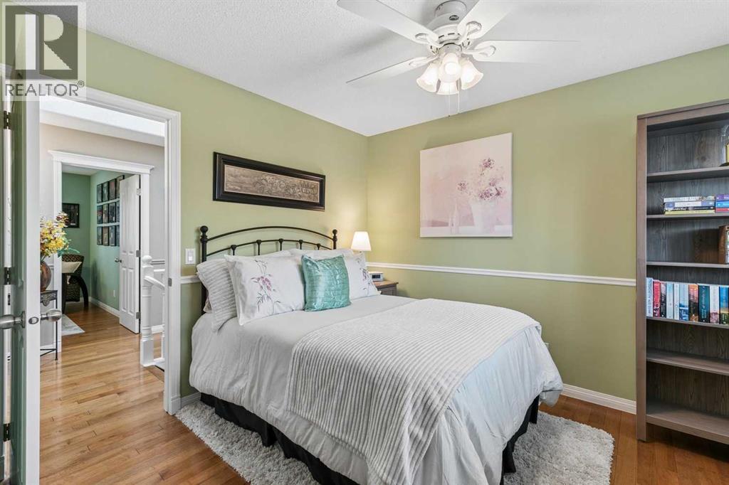 278 Douglasdale Point SE photo 24