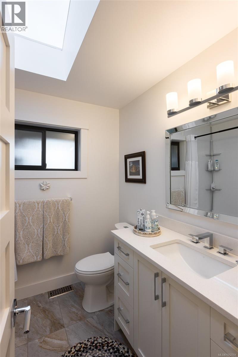  10639 Blue Heron Road, North Saanich