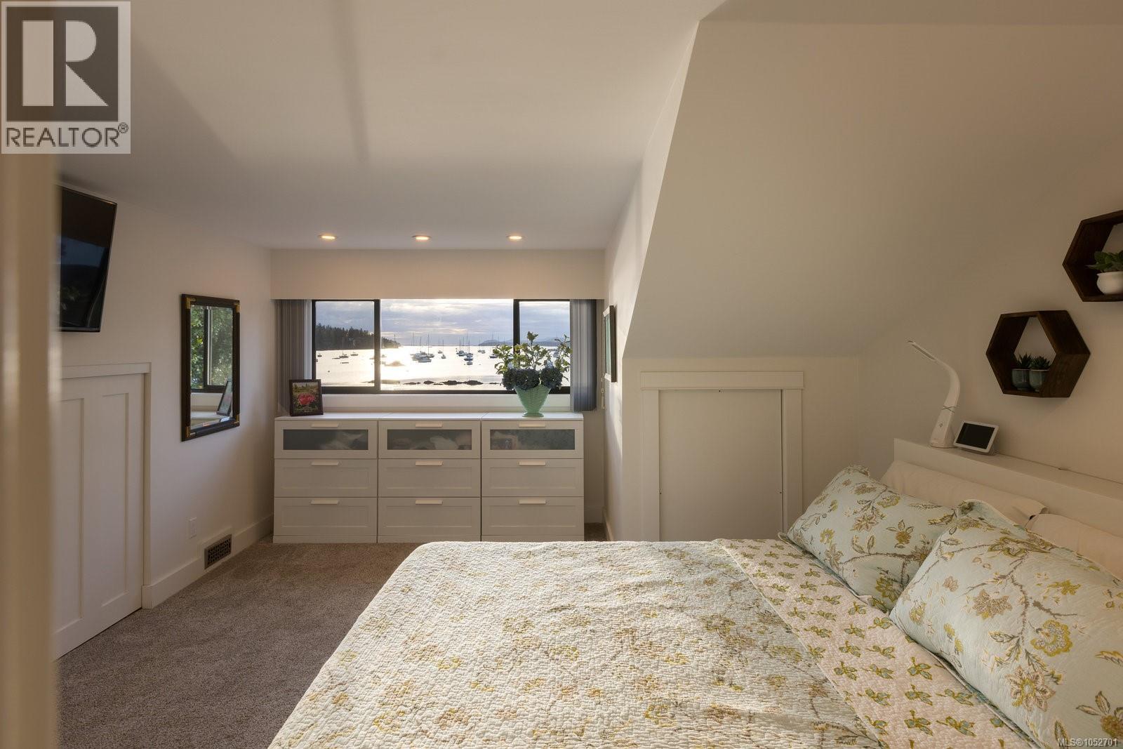  10639 Blue Heron Road, North Saanich