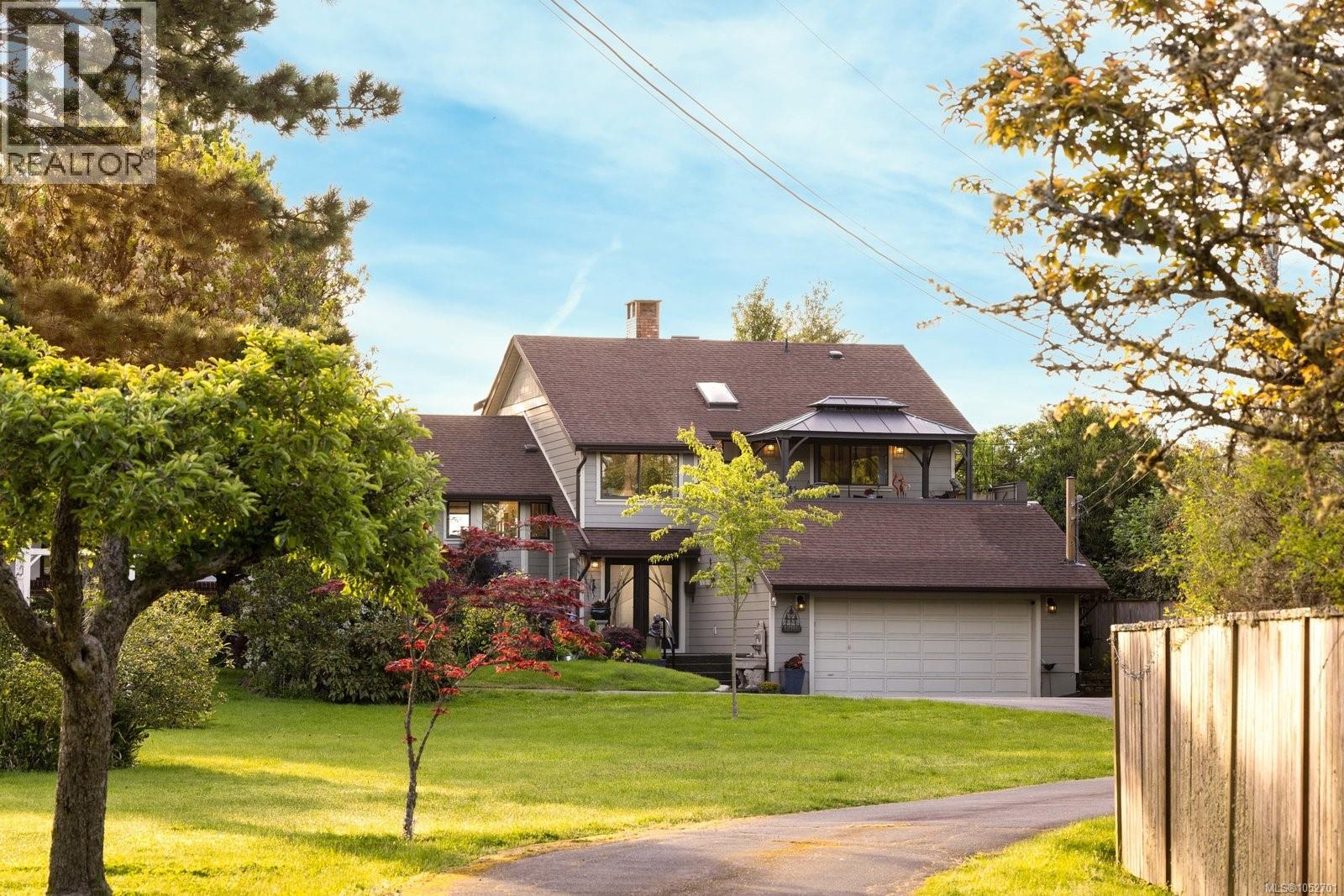  10639 Blue Heron Road, North Saanich