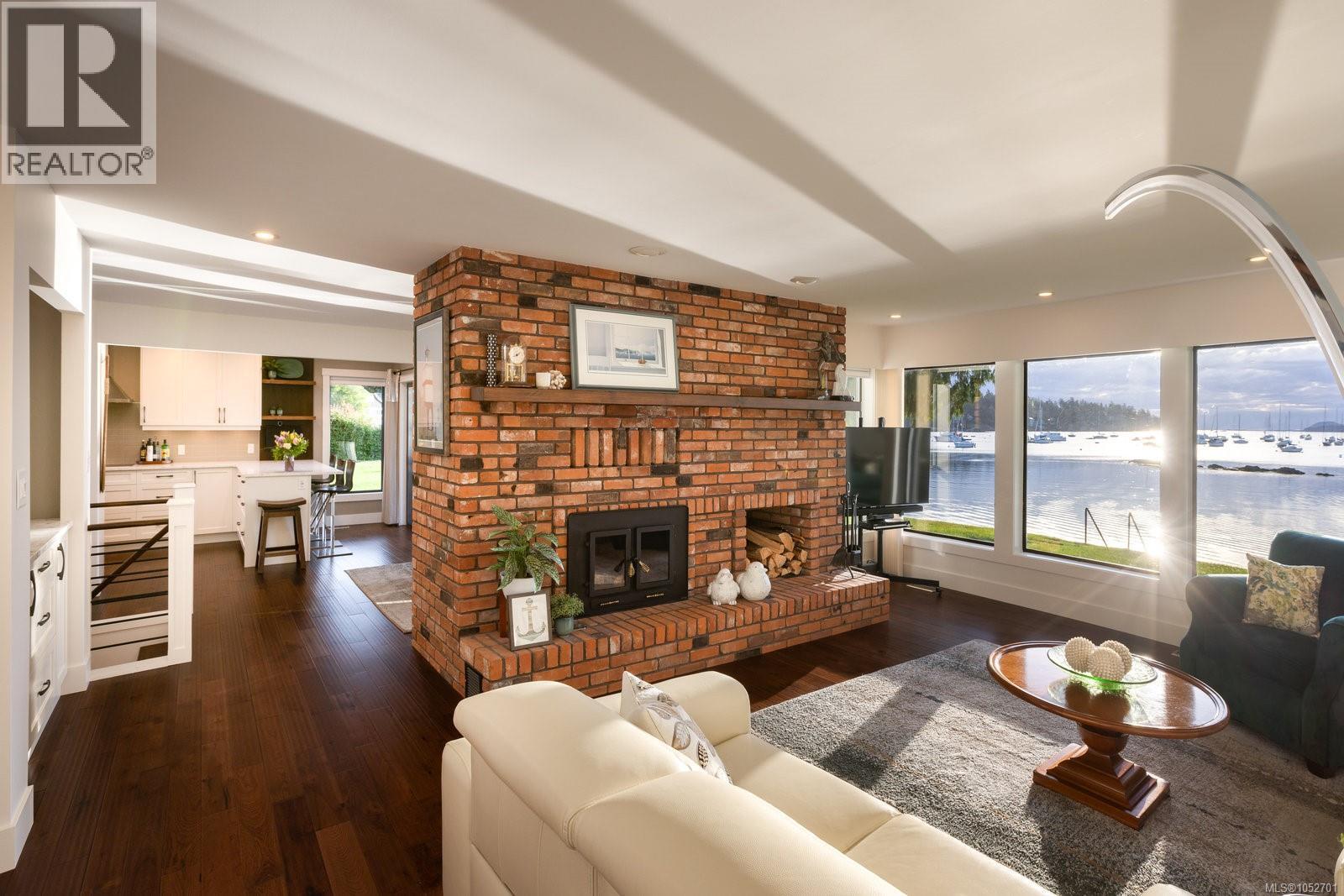  10639 Blue Heron Road, North Saanich