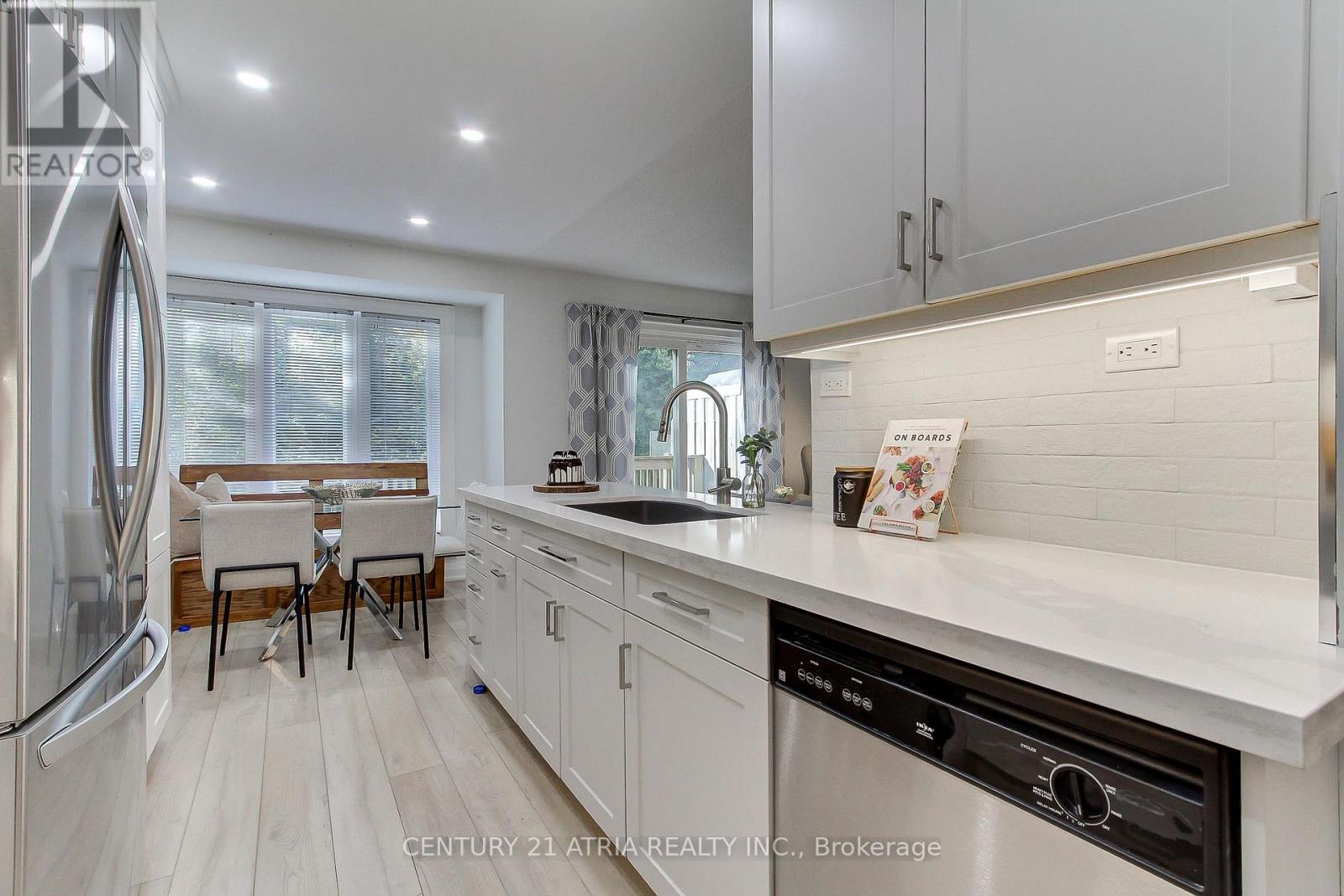 27 Anderson Place, Aurora, ON photo 10